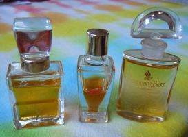 [perfume (bottles)]