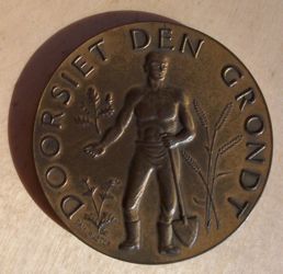 [medal showing a farm worker holding a shovel]