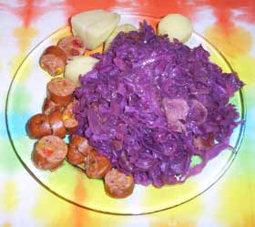 [red cabbage, with bacon, potatoes and sausage]